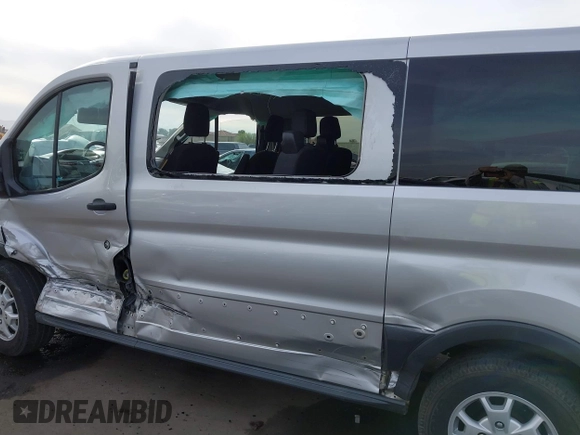 2015 Ford Transit XL z VIN 1FMZK1YMXFKA97523, wystawiony jako IAAI lot #40971108 z przebiegiem 253 712 mil mil oraz . Historia ofert i sprzedaży dostępna na DreamBid. Obrazek 14.