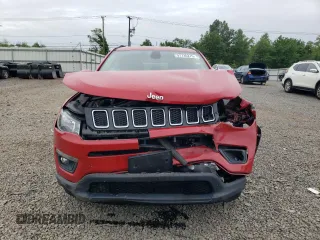 2019 Jeep Compass Latitude with VIN 3C4NJDBB7KT735802, listed as a Copart auction lot 57726275 with 58,660 mi miles and Salvage title. Bid and sale history available at DreamBid. Image 5.