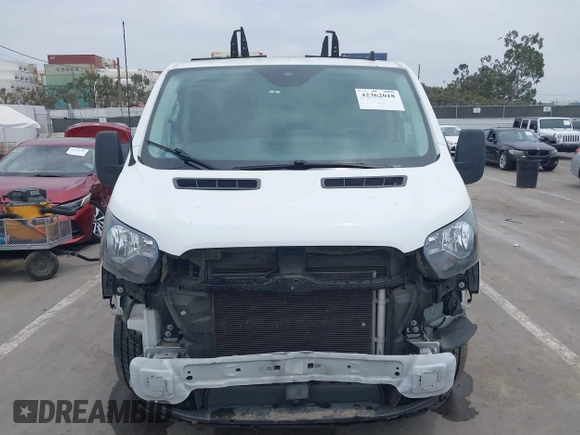 2020 Ford Transit Cargo z VIN 1FTYE1Y86LKA19374, wystawiony jako IAAI lot #42362018 z przebiegiem 93 512 mil mil oraz . Historia ofert i sprzedaży dostępna na DreamBid. Obrazek 13.