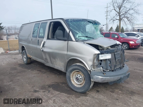 2002 GMC Savana z VIN 1GTHG39R121203395, wystawiony jako IAAI lot #41739349 z przebiegiem 140 692 mil mil oraz . Historia ofert i sprzedaży dostępna na DreamBid. Obrazek 1.