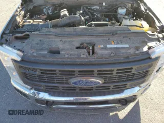 2023 Ford F-350 z VIN 1FT8X3BA6PED15808, wystawiony jako Copart lot #72426324 z przebiegiem 36 913 mil mil oraz Szkoda całkowita • Salvage title. Historia ofert i sprzedaży dostępna na DreamBid. Obrazek 11.