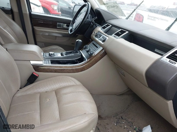 2011 Land Rover Range Rover Sport HSE LUX with VIN SALSK2D4XBA700173, listed as a IAAI auction lot 41960225 with 175,520 mi miles. Bid and sale history available at carsss.com. Image 5.