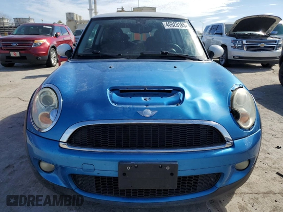 2007 MINI Hardtop S with VIN WMWMF735X7TL92555, listed as a Copart auction lot 46820165 with 98,314 mi miles and Clean Title. Bid and sale history available at DreamBid. Image 5.