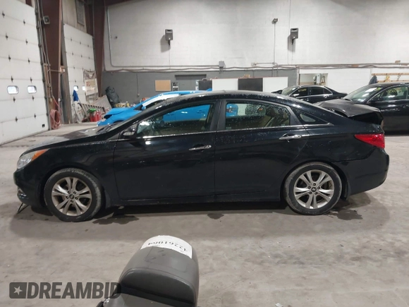 2012 Hyundai Sonata SE z VIN 5NPEC4AC9CH355351, wystawiony jako IAAI lot #42318588 z przebiegiem 122 864 mil mil oraz . Historia ofert i sprzedaży dostępna na DreamBid. Obrazek 14.