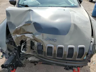 2015 Jeep Cherokee Trailhawk with VIN 1C4PJMBSXFW687205, listed as a Copart auction lot 53128545 with 86,876 mi miles and Salvage Title. Bid and sale history available at carsss.com. Image 13.