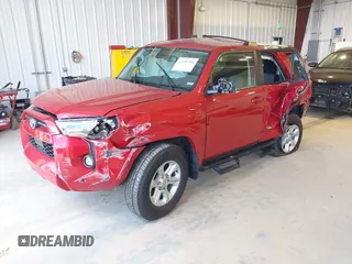 2024 Toyota 4Runner SR5 z VIN JTEMU5JR1R6227607, wystawiony jako IAAI lot #42335792 z przebiegiem 23 646 mil mil oraz . Historia ofert i sprzedaży dostępna na DreamBid. Obrazek 2.