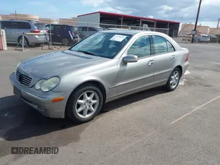 2003 Mercedes-Benz C 240 с VIN WDBRF61J03A455895, выставлен на аукционе IAAI как лот 42478695 с пробегом 188 624 миль миль и . История ставок и продаж доступна на DreamBid. Изображение 2.