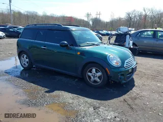 2011 MINI Cooper Clubman with VIN WMWZF3C57BT187802, listed as a IAAI auction lot 39206880 with 93,476 mi miles. Bid and sale history available at carsss.com. Image 1.