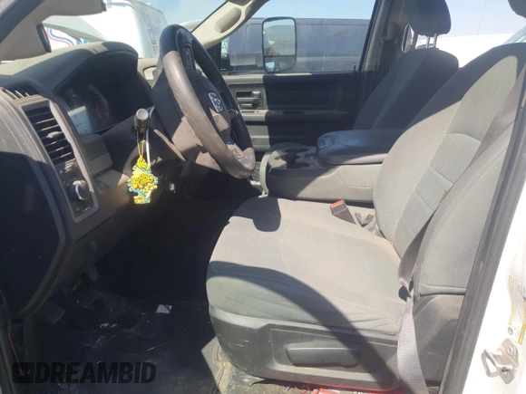 2018 Ram 2500 Tradesman z VIN 3C6UR5CL3JG348471, wystawiony jako Copart lot #64247285 z przebiegiem 398 440 mil mil oraz Czysty tytuł • Clean title. Historia ofert i sprzedaży dostępna na DreamBid. Obrazek 7.