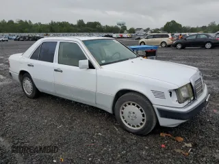 1990 Mercedes-Benz 300 with VIN WDBEB28D0LB224203, listed as a Copart auction lot 56349565 with 239,773 mi miles and Clean Title. Bid and sale history available at DreamBid. Image 4.