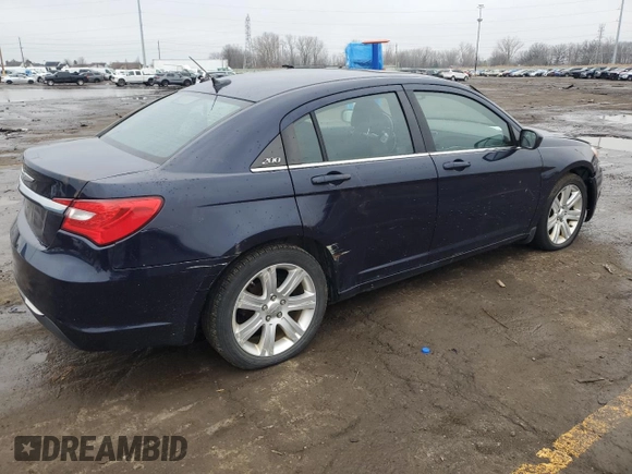 2014 Chrysler 200 Touring z VIN 1C3CCBBB1EN118975, wystawiony jako Copart lot #87133664 z przebiegiem 140 265 mil mil oraz Tytuł czysty. Historia ofert i sprzedaży dostępna na DreamBid. Obrazek 3.