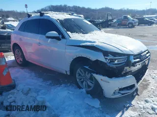 2020 Audi Q5 Premium with VIN WA1ANAFY4L2063453, listed as a IAAI auction lot 41334895 with 97,274 mi miles. Bid and sale history available at carsss.com. Image 1.