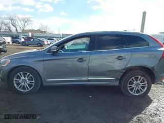 2016 Volvo XC60 T5 Platinum with VIN YV4612RM1G2829728, listed as a IAAI auction lot 41446744 with 69,217 mi miles. Bid and sale history available at carsss.com. Image 13.
