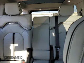 2023 Rivian R1S Adventure z VIN 7PDSGABA1PN009442, wystawiony jako Copart lot #45375605 z przebiegiem 28 047 mil mil oraz Szkody całkowita. Historia ofert i sprzedaży dostępna na DreamBid. Obrazek 10.