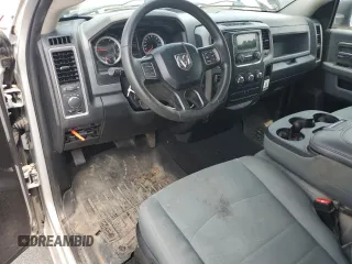 2018 Ram 1500 Tradesman z VIN 3C6JR7DT6JG130036, wystawiony jako Copart lot #59821145 z przebiegiem 140 122 mil mil oraz Czysty tytuł • Clean title. Historia ofert i sprzedaży dostępna na DreamBid. Obrazek 8.