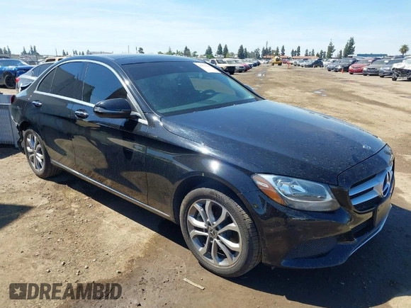 2018 Mercedes-Benz C 300 z VIN 55SWF4KB3JU234505, wystawiony jako IAAI lot #41871944 z przebiegiem 46 454 mil mil oraz . Historia ofert i sprzedaży dostępna na DreamBid. Obrazek 1.