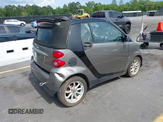 2009 Smart fortwo Passion with VIN WMEEK31XX9K299061, listed as a IAAI auction lot 42190127 with 96,156 mi miles. Bid and sale history available at carsss.com. Image 4.