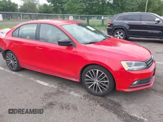 2016 Volkswagen Jetta Sport z VIN 3VWD17AJ9GM303698, wystawiony jako IAAI lot #42607934 z przebiegiem 67 953 mil mil oraz . Historia ofert i sprzedaży dostępna na DreamBid. Obrazek 1.