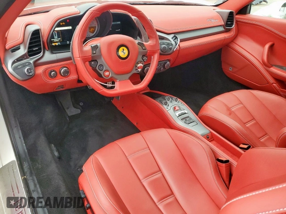 2014 Ferrari 458 Italia z VIN ZFF68NHA1E0198612, wystawiony jako Copart lot #54941365 z przebiegiem 4 506 mil mil oraz Szkoda całkowita • Salvage title. Historia ofert i sprzedaży dostępna na DreamBid. Obrazek 8.