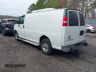 2015 GMC Savana Cargo Van with VIN 1GTW7FCF0F1908220, listed as a IAAI auction lot 41732366 with 286,698 mi miles. Bid and sale history available at carsss.com. Image 3.