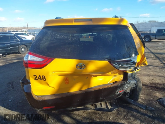 2017 Toyota Sienna XLE Auto Access Seat z VIN 5TDYZ3DC6HS792503, wystawiony jako IAAI lot #41272021 z przebiegiem 109 315 mil mil oraz . Historia ofert i sprzedaży dostępna na DreamBid. Obrazek 15.