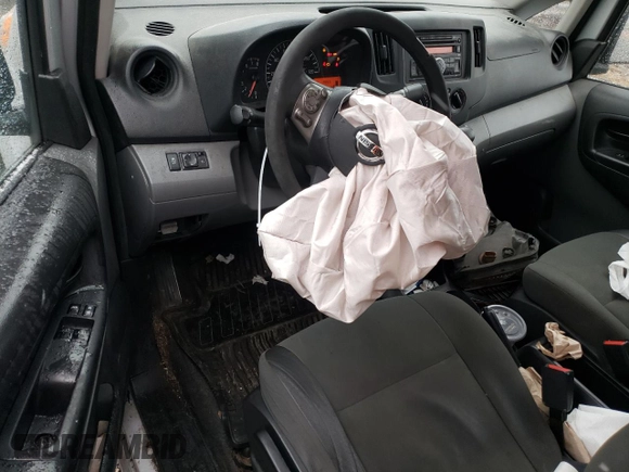 2013 Nissan NV200 SV z VIN 3N6CM0KN2DK691358, wystawiony jako Copart lot #85540004 z przebiegiem Nie podano mil oraz Szkoda całkowita • Salvage title. Historia ofert i sprzedaży dostępna na DreamBid. Obrazek 8.