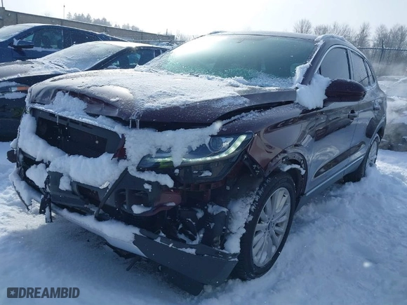 2019 Lincoln MKC Standard with VIN 5LMCJ1D95KUL09718, listed as a IAAI auction lot 41672747 with 73,810 mi miles. Bid and sale history available at carsss.com. Image 2.