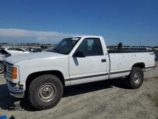 1999 GMC Sierra 1500 z VIN 1GTGC24RXXR721667, wystawiony jako Copart lot #58575985 z przebiegiem 201 752 mil mil oraz Czysty tytuł • Clean title. Historia ofert i sprzedaży dostępna na DreamBid. Obrazek 1.