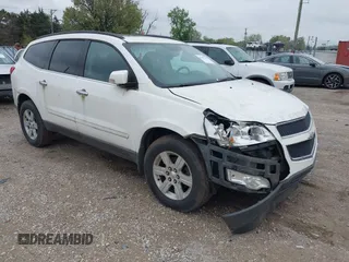 2011 Chevrolet Traverse 1LT z VIN 1GNKRGED7BJ175448, wystawiony jako IAAI lot #42182227 z przebiegiem 152 252 mil mil oraz . Historia ofert i sprzedaży dostępna na DreamBid. Obrazek 1.