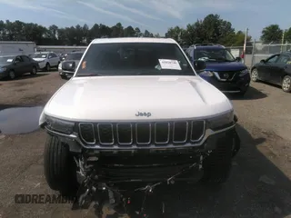 2024 Jeep Grand Cherokee z VIN 1C4RJYB60R8520976, wystawiony jako IAAI lot #42828740 z przebiegiem 33 845 mil mil oraz . Historia ofert i sprzedaży dostępna na DreamBid. Obrazek 12.