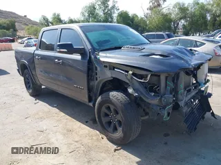 2019 Ram 1500 Rebel z VIN 1C6SRFLT2KN696557, wystawiony jako IAAI lot #42110931 z przebiegiem 81 372 mil mil oraz . Historia ofert i sprzedaży dostępna na DreamBid. Obrazek 1.