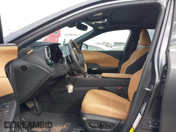 2024 Lexus RX 350 z VIN JTJCHMAA3R2015224, wystawiony jako IAAI lot #41066371 z przebiegiem 8719 mil mil oraz . Historia ofert i sprzedaży dostępna na DreamBid. Obrazek 5.