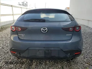 2024 Mazda 3 S Carbon Edition z VIN JM1BPBLM5R1709674, wystawiony jako Copart lot #62645125 z przebiegiem Nie podano mil oraz Nie do naprawy • Non repairable. Historia ofert i sprzedaży dostępna na DreamBid. Obrazek 6.