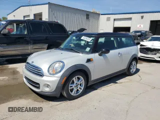 2013 MINI Clubman z VIN WMWZF3C50DT489385, wystawiony jako Copart lot #50236355 z przebiegiem 96 607 mil mil oraz Szkoda całkowita • Salvage title. Historia ofert i sprzedaży dostępna na DreamBid. Obrazek 1.