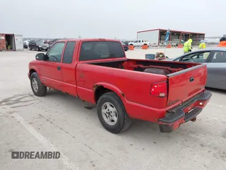 2002 Chevrolet S-10 LS with VIN 1GCDT19W928196725, listed as a IAAI auction lot 41460012 with 191,621 mi miles. Bid and sale history available at carsss.com. Image 3.