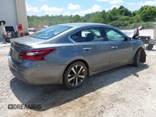 2017 Nissan Altima SV z VIN 1N4AL3AP2HC489509, wystawiony jako IAAI lot #42651575 z przebiegiem 138 361 mil mil oraz . Historia ofert i sprzedaży dostępna na DreamBid. Obrazek 4.