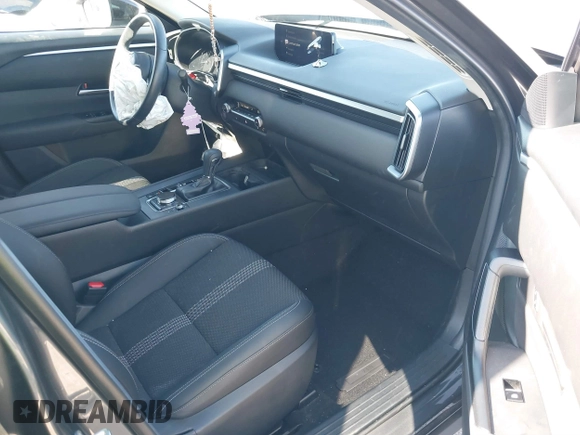2024 Mazda CX-50 S Preferred z VIN 7MMVABBM8RN215110, wystawiony jako IAAI lot #41845039 z przebiegiem 8085 mil mil oraz . Historia ofert i sprzedaży dostępna na DreamBid. Obrazek 5.