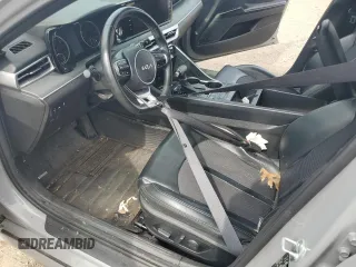 2022 Kia K5 GT-Line z VIN 5XXG64J2XNG149610, wystawiony jako Copart lot #55333245 z przebiegiem Nie podano mil oraz Szkoda całkowita • Salvage title. Historia ofert i sprzedaży dostępna na DreamBid. Obrazek 7.