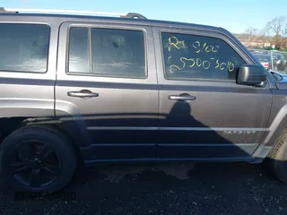 2016 Jeep Patriot Latitude with VIN 1C4NJRFB9GD627671, listed as a IAAI auction lot 41858695 with 999,999 mi miles. Bid and sale history available at carsss.com. Image 12.