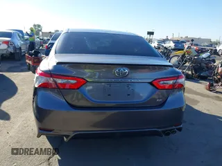 2018 Toyota Camry LE z VIN 4T1B11HK0JU546451, wystawiony jako IAAI lot #41054832 z przebiegiem 35 660 mil mil oraz . Historia ofert i sprzedaży dostępna na DreamBid. Obrazek 17.