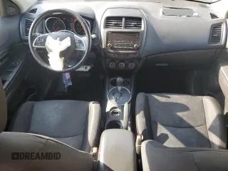 2015 Mitsubishi Outlander ES z VIN 4A4AP3AUXFE054428, wystawiony jako Copart lot #55333135 z przebiegiem 167 823 mil mil oraz Szkoda całkowita • Salvage title. Historia ofert i sprzedaży dostępna na DreamBid. Obrazek 8.