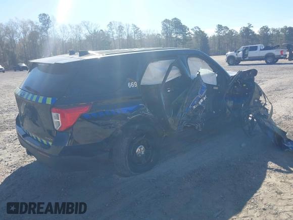 2021 Ford Police Interceptor Utility z VIN 1FM5K8AB0MGB98697, wystawiony jako IAAI lot #41877811 z przebiegiem 23 127 mil mil oraz . Historia ofert i sprzedaży dostępna na DreamBid. Obrazek 4.