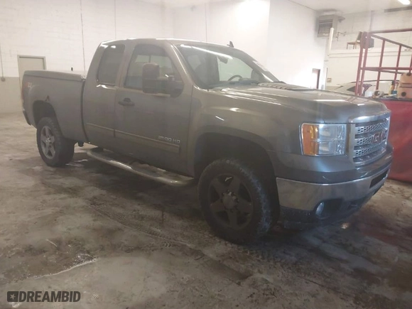 2013 GMC Sierra 2500HD SLE with VIN 1GT220C83DZ251178, listed as a IAAI auction lot 41342465 with 138,134 mi miles. Bid and sale history available at carsss.com. Image 1.