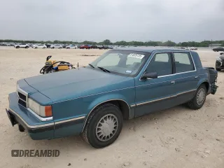 1993 Dodge Dynasty LE z VIN 1B3XC56R3PD124521, wystawiony jako Copart lot #51825725 z przebiegiem 94 336 mil mil oraz Szkoda całkowita • Salvage title. Historia ofert i sprzedaży dostępna na DreamBid. Obrazek 1.