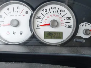 2005 Ford Escape XLS Value with VIN 1FMYU02Z35KD87671, listed as a IAAI auction lot 41880824 with 278,689 mi miles. Bid and sale history available at carsss.com. Image 7.