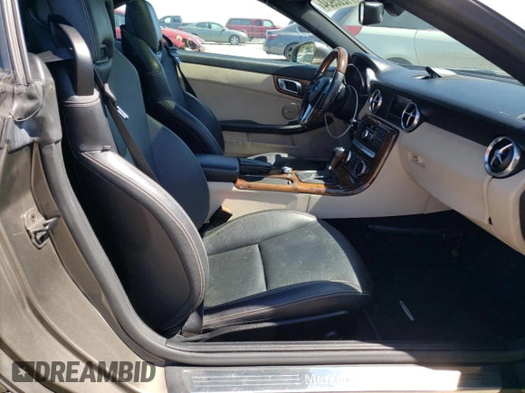 2013 Mercedes-Benz SLK 350 с VIN WDDPK5HA8DF055047, выставлен на аукционе Copart как лот 71205934 с пробегом 69 064 миль миль и Чистый • Clean title. История ставок и продаж доступна на DreamBid. Изображение 10.
