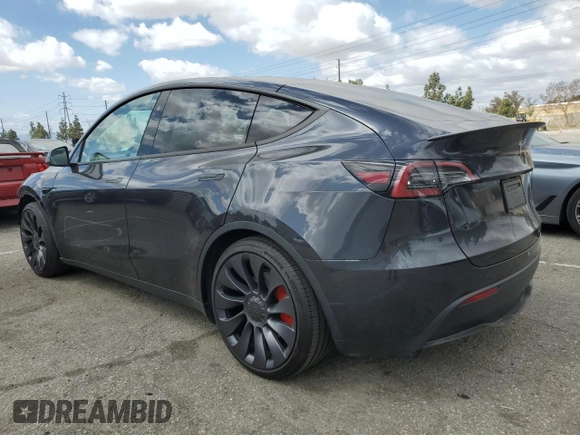 2024 Tesla Model Y Performance z VIN 7SAYGDEF5RF125127, wystawiony jako Copart lot #56753105 z przebiegiem 9 267 mil mil oraz Szkoda całkowita • Salvage title. Historia ofert i sprzedaży dostępna na DreamBid. Obrazek 2.