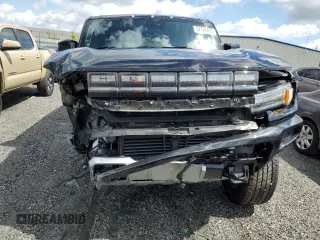 2024 GMC Hummer EV 2X with VIN 1GKB0NDE0RU109550, listed as a Copart auction lot 52746425 with 5,426 mi miles and Salvage Title. Bid and sale history available at carsss.com. Image 5.