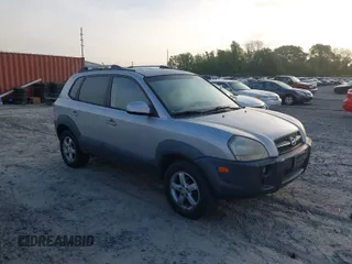 2008 Hyundai Tucson SE with VIN KM8JN72D68U876389, listed as a IAAI auction lot 41964062 with 218,021 mi miles. Bid and sale history available at carsss.com. Image 1.