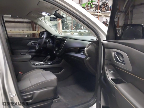 2020 Chevrolet Traverse LT Cloth with VIN 1GNEVGKWXLJ251423, listed as a IAAI auction lot 41650180 with 28,815 mi miles. Bid and sale history available at carsss.com. Image 5.